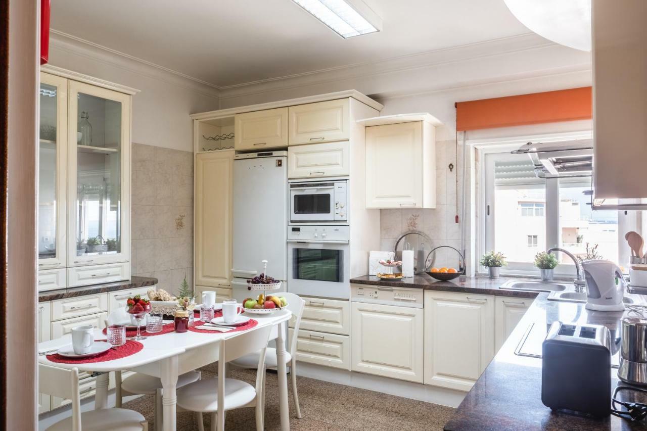 Window To The Sea Apartment Oeiras Luaran gambar
